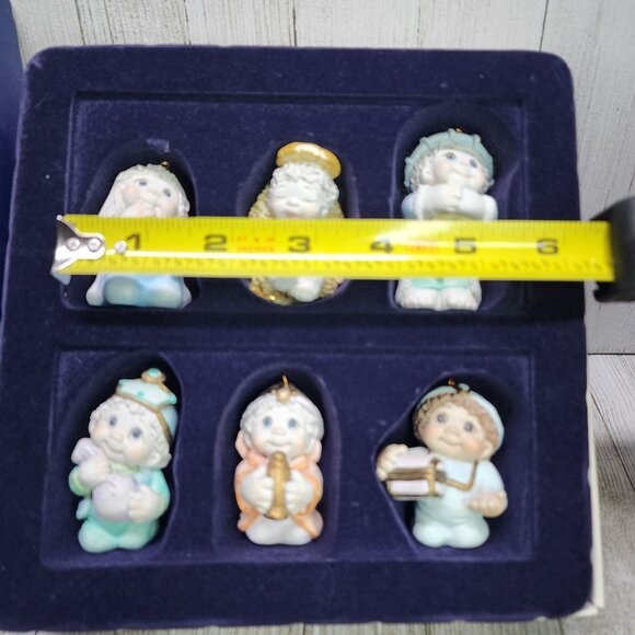Vtg Dreamsicles Nativity Ornaments Collection Porcelain Christmas Cast with Box - Picture 4 of 5